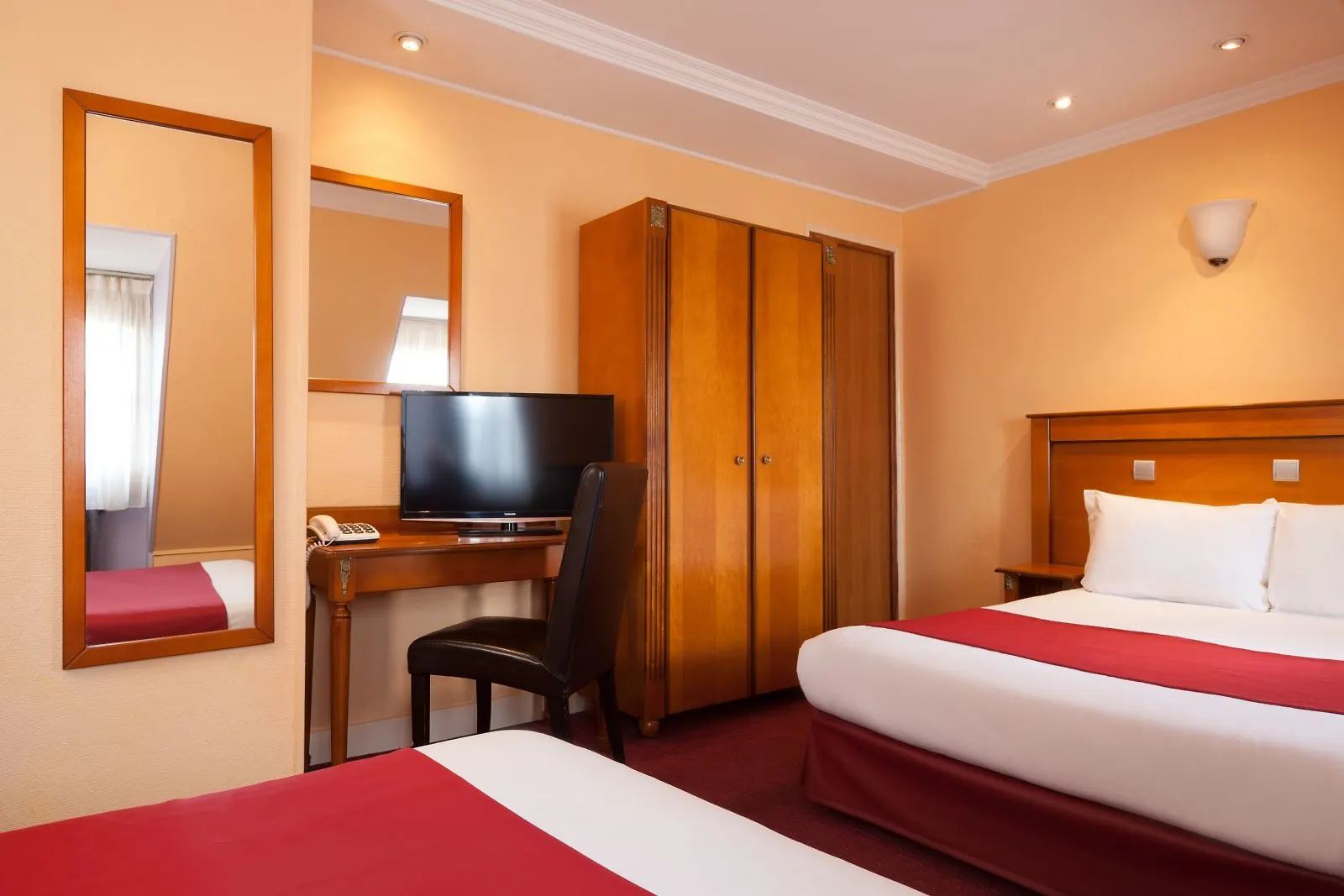 Grand Hotel Amelot Paris