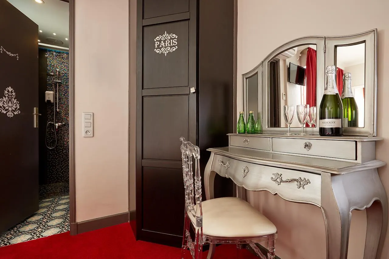 Grand Hotel Amelot Paris 3*,